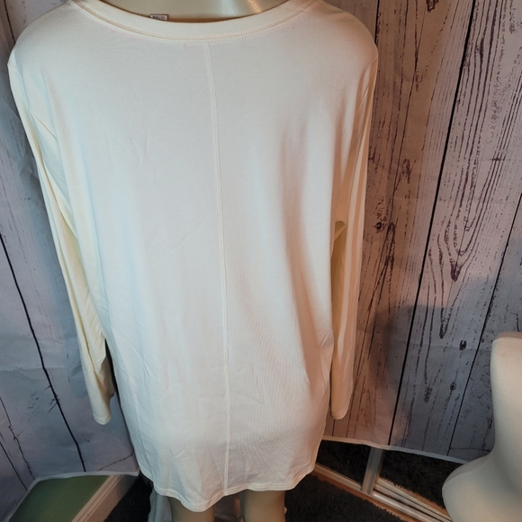 Isaac Mizrahi Live ! Off White Long Sleeve Top with seam running thru - Picture 8 of 10